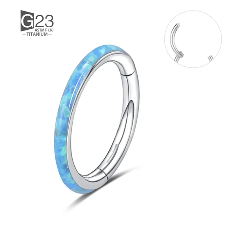 Titanium clickring met Opaal - blauw